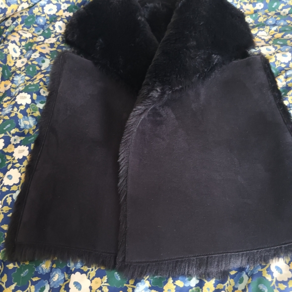 Black Faux Fur Vest - Picture 3 of 6